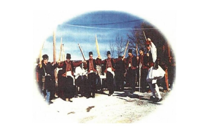 Χαλκιδική: Το έθιμο των «Φωτάρων» αναβιώνει ανήμερα των Θεοφανείων στο Παλαιόκαστρο