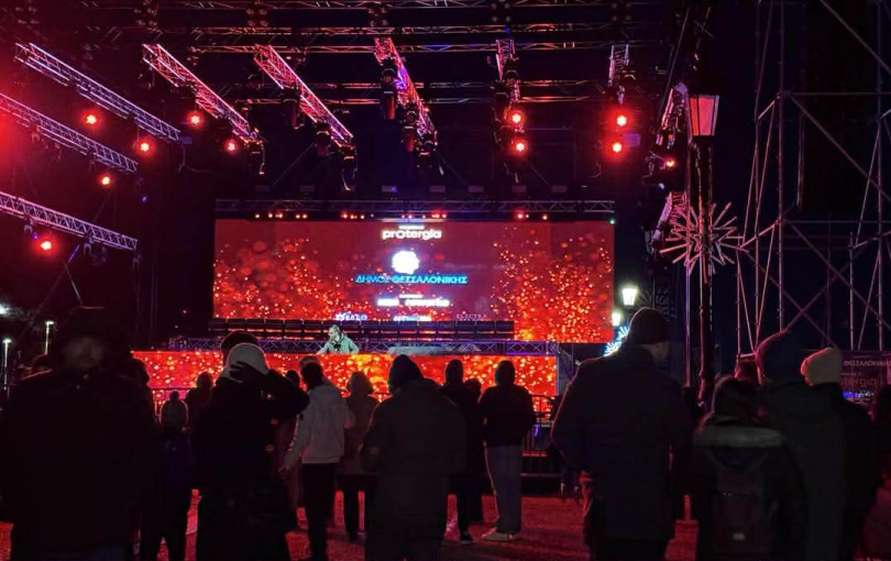 Η Θεσσαλονίκη υποδέχεται το 2026: Φώτα, λάμψη και μουσική στον Λευκό Πύργο - Δείτε βίντεο
