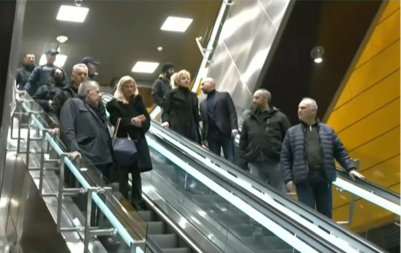 Θεσσαλονίκη: Γέμισε ασφυκτικά με κόσμο το βράδυ του Σαββάτου το Μετρό - Επίσκεψη στον σταθμό Αγίας Σοφίας ο Ν. Ταχιάος (βίντεο)