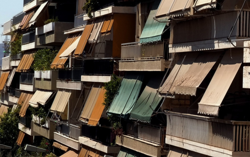 Από τον ανελκυστήρα στα κοινόχρηστα: Ποιοί παράγοντες επηρεάζουν έως 20% την αξία ενός ακινήτου