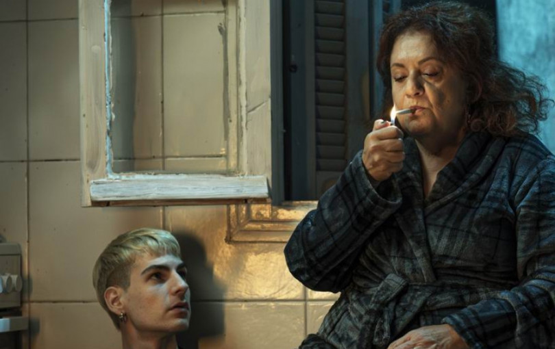 Η Ελένη Κοκκίδου στη «ΜτΚ»: «Η γυναίκα μαθαίνει να βλέπει τον εαυτό της μέσα από το βλέμμα του άντρα»