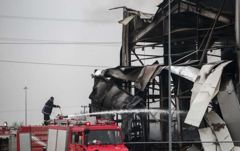 Τρίκαλα: Σε πλήρη εξέλιξη οι έρευνες για την έκρηξη στη «Βιολάντα» – Διαρροή αερίου και σκόνη αλευριού στο μικροσκόπιο (βίντεο)
