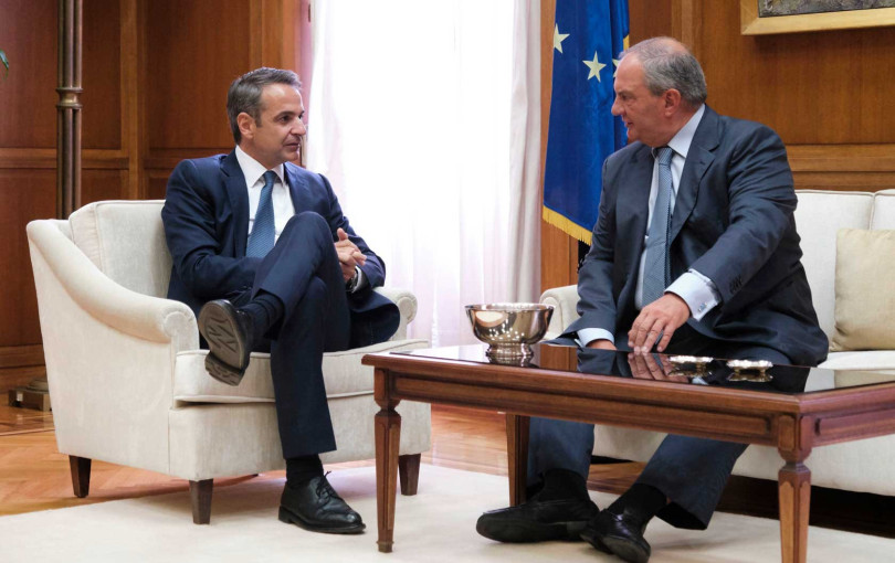 Τα «καραμανλικά» ανοίγματα του Μητσοτάκη και τα δεοντολογικά ερωτήματα μετά τη Ρουμανία   Γράφει ο Μποξέρ*