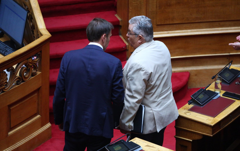 Βουλή: «Όχι» στην άρση ασυλίας του Δ. Κουτσούμπα, «Ναι» για τον Δ. Μάντζο