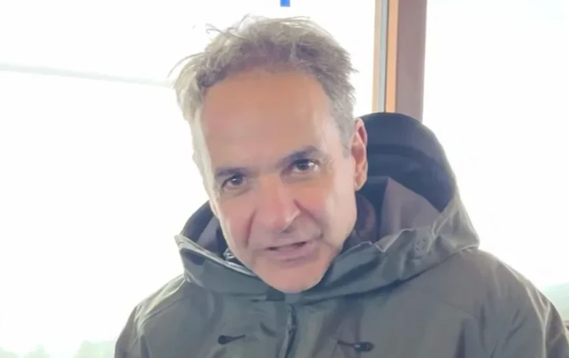 «Γύρνα το σε snowboard»: Η αντίδραση του πρωθυπουργού σε χρήστη του TikTok που έκανε σκι στα Καλάβρυτα