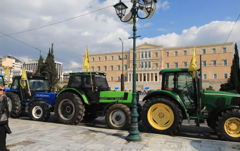 Οι αγρότες κατεβάζουν τα τρακτέρ τους στην Αθήνα - «Η κυβέρνηση συνεχίζει τα παιχνίδια της»