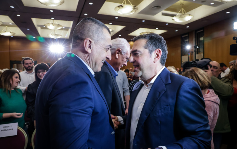 Οι αγκαλιές Κουρέτα- Τσίπρα που εκνεύρισαν το ΠΑΣΟΚ