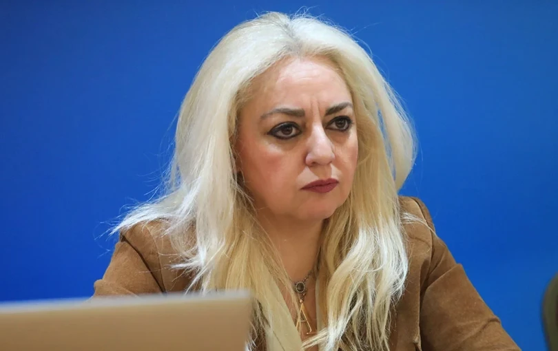 Παραιτήθηκε η Άννα Στρατινάκη από υποδιοικήτρια της Ανεξάρτητης Αρχής λόγω της εμπλοκής του συζύγου της στην υπόθεση Παναγόπουλου