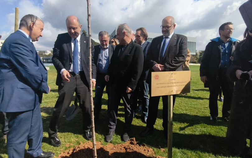 Θεσσαλονίκη - ΑΠΘ: Μια κερασιά στη μνήμη των φοιτητών που χάθηκαν στα Τέμπη - Πάρκο με 500 νέα δέντρα στη Βιβλιοθήκη