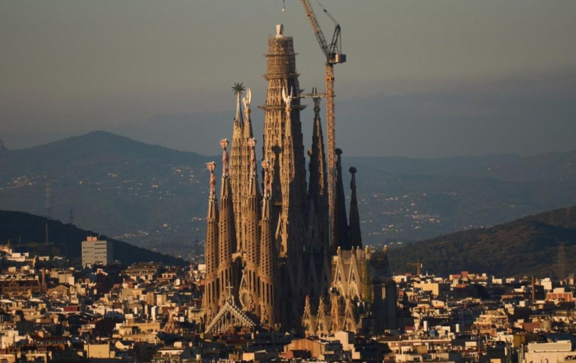 Ολοκληρώθηκε ο κεντρικός πύργος της Σαγράδα Φαμίλια μετά από 144 χρόνια - Τα επόμενα βήματα μέχρι την πλήρη αποπεράτωση (βίντεο)