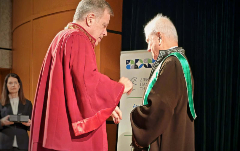 Επίτιμος Διδάκτορας του ΔΙΠΑΕ ο ζωγράφος Στέφανος Δασκαλάκης