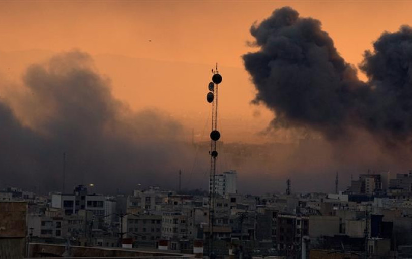 Μέση Ανατολή: Το Ιράν απειλεί με μακρύ «πόλεμο φθοράς» - «Η Τεχεράνη βρίσκεται πλέον κοντά στην ήττα», εκτιμά ο Τραμπ