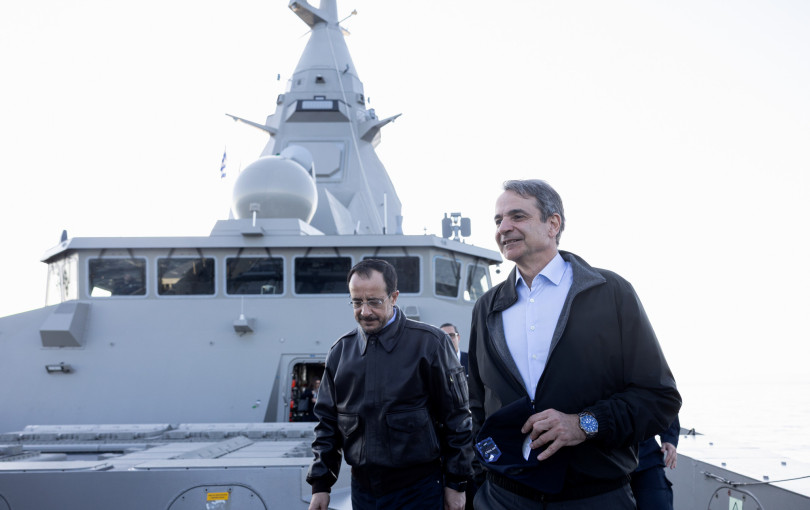 Ιστορική επίσκεψη Μητσοτάκη - Χριστοδουλίδη στη φρεγάτα «Κίμων»: «Είμαστε εδώ για ό,τι χρειαστεί»