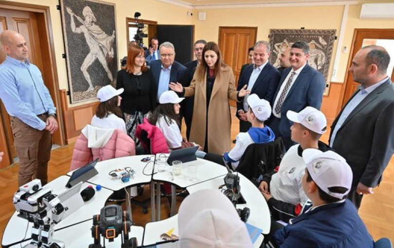 Σ. Ζαχαράκη: Στην Πέλλα για τα εγκαίνια του Κέντρου Καινοτομίας Κεντρικής Μακεδονίας – Επισκέψεις και σε σχολεία