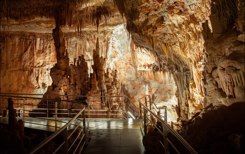 ΚΟΘ: Μια μυσταγωγική εμπειρία στο Σπήλαιο των Πετραλώνων