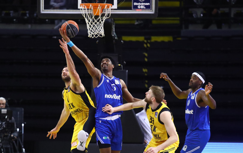 Μπάσκετ: Ο Ηρακλής πάλεψε όσο μπορούσε, αλλά δεν απέφυγε την ήττα από την ΑΕΚ (βίντεο)