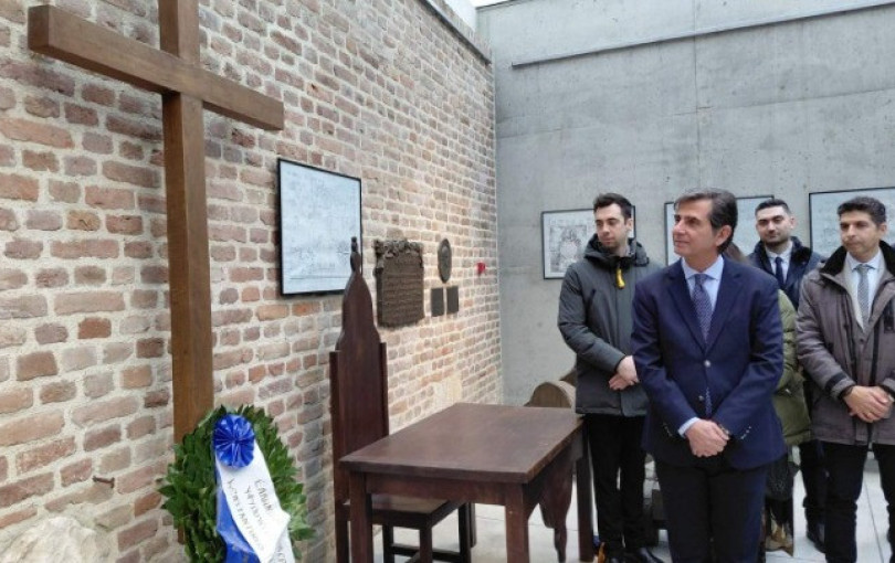 Στον Πύργο Νεμπόισα στο Βελιγράδι ο Κώστας Γκιουλέκας – Τίμησε τη μνήμη του Ρήγα Φεραίου