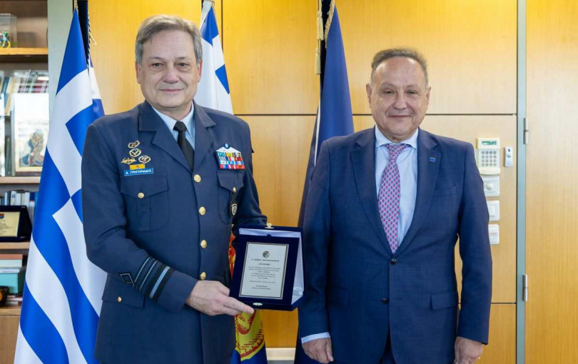 Δήμος Θεσσαλονίκης: Τιμητική βράβευση του Αρχηγού ΓΕΑ από το Στ. Αγγελούδη