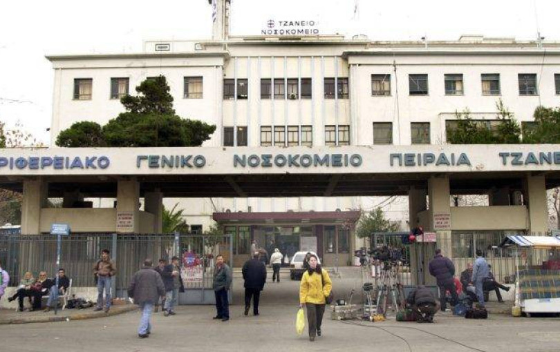 Πειραιάς: Με σοβαρά τραύματα στο κεφάλι ο 17χρονος που παρασύρθηκε από λεωφορείο - Μάχη για να κρατηθεί στη ζωή