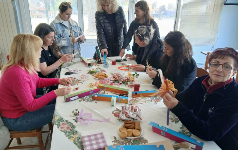 Κιλκίς: Γυναίκες του προγράμματος «Βοήθεια στο Σπίτι» έφτιαξαν πασχαλινές λαμπάδες