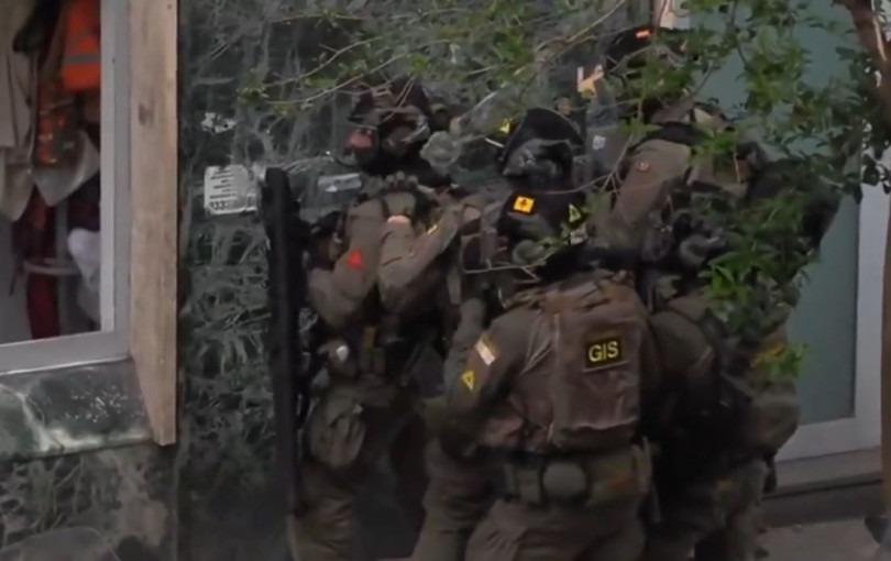 Ληστεία... κινηματογραφικών διαστάσεων στη Νάπολη - Με μάσκες Χολιγουντιανών ηθοποιών άδειασαν θυρίδες τράπεζας (βίντεο)