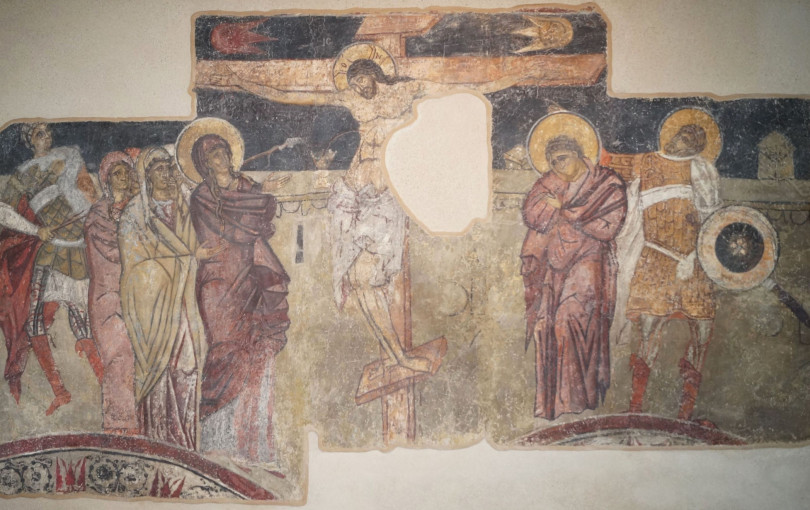 Βέροια: Στο Βυζαντινό Μουσείο η αποτοιχισμένη τοιχογραφία της Σταύρωσης του Χριστού από τον βυζαντινό ναό της Αγίας Φωτίδας