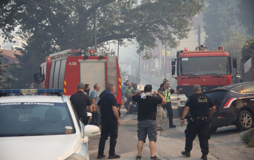 Πυρκαγιά στο Δερβένι: Εκκενώνεται η Λητή - Σορός εντοπίστηκε μέσα στη δασική έκταση, μία εγκαυματίας στο νοσοκομείο (βίντεο)