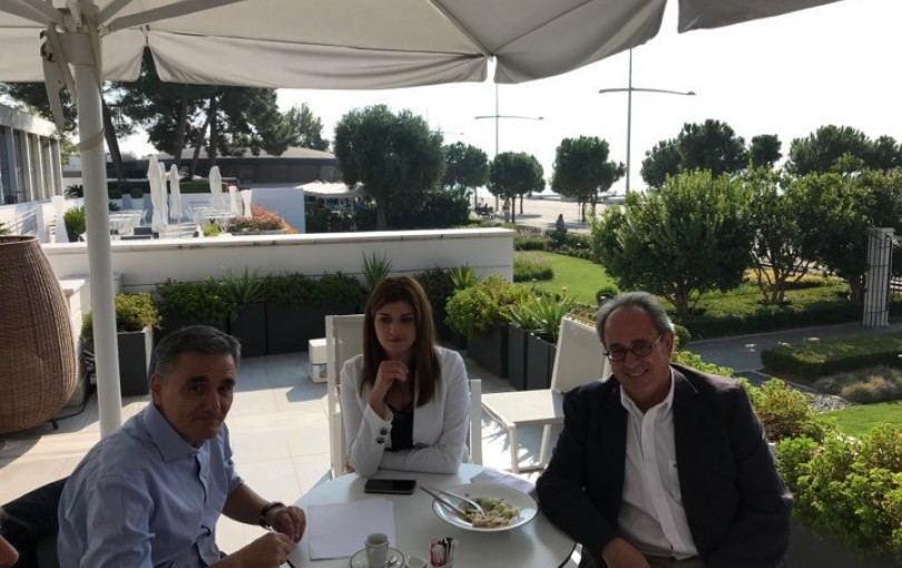 Το "πηγαδάκι" του ΣΥΡΙΖΑ στο Μακεδονία Παλάς 