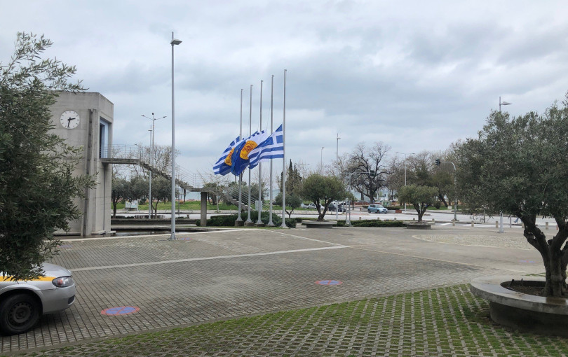 Μεσίστιες οι σημαίες στον δήμο Θεσσαλονίκης 