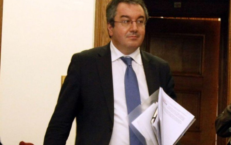 Ο "Δεκάλογος" του Μόσιαλου για τον κίνδυνο αποκλιμάκωσης των μέτρων για τον ιό