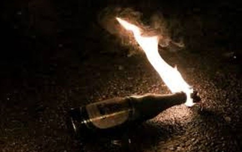 Θεσσαλονίκη: Άγνωστοι έριξαν επτά αυτοσχέδιες βόμβες μολότοφ σε προαύλιο σχολείου