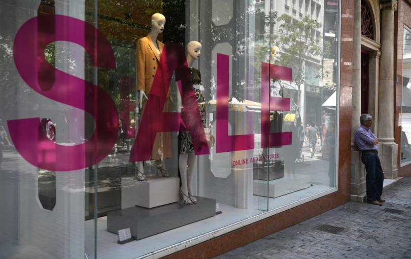 Χειμερινές εκπτώσεις: Χειρότερες επιδόσεις για μία στις δύο επιχειρήσεις