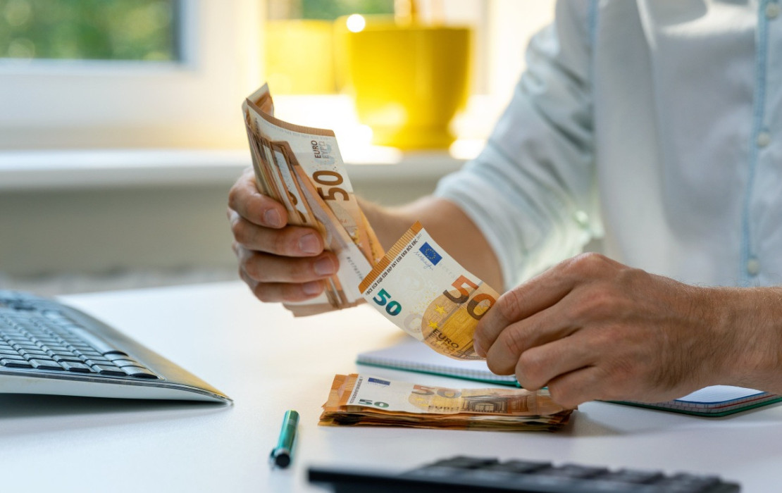 ΔΥΠΑ: Ξεκινά από τις 2 Απριλίου η προπληρωμή επιδομάτων, παροχών και Δώρου Πάσχα