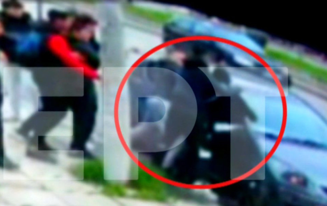 Σοκ στη Θεσσαλονίκη: Βίντεο-ντοκουμέντο από τον άγριο ξυλοδαρμό 16χρονου έξω από σχολείο