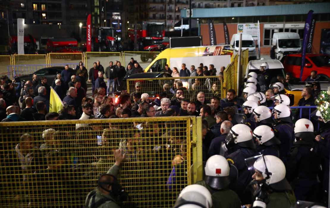 Ένταση στην Agrotica: Αγρότες επιχείρησαν να σπάσουν τον αστυνομικό κλοιό στη ΔΕΘ