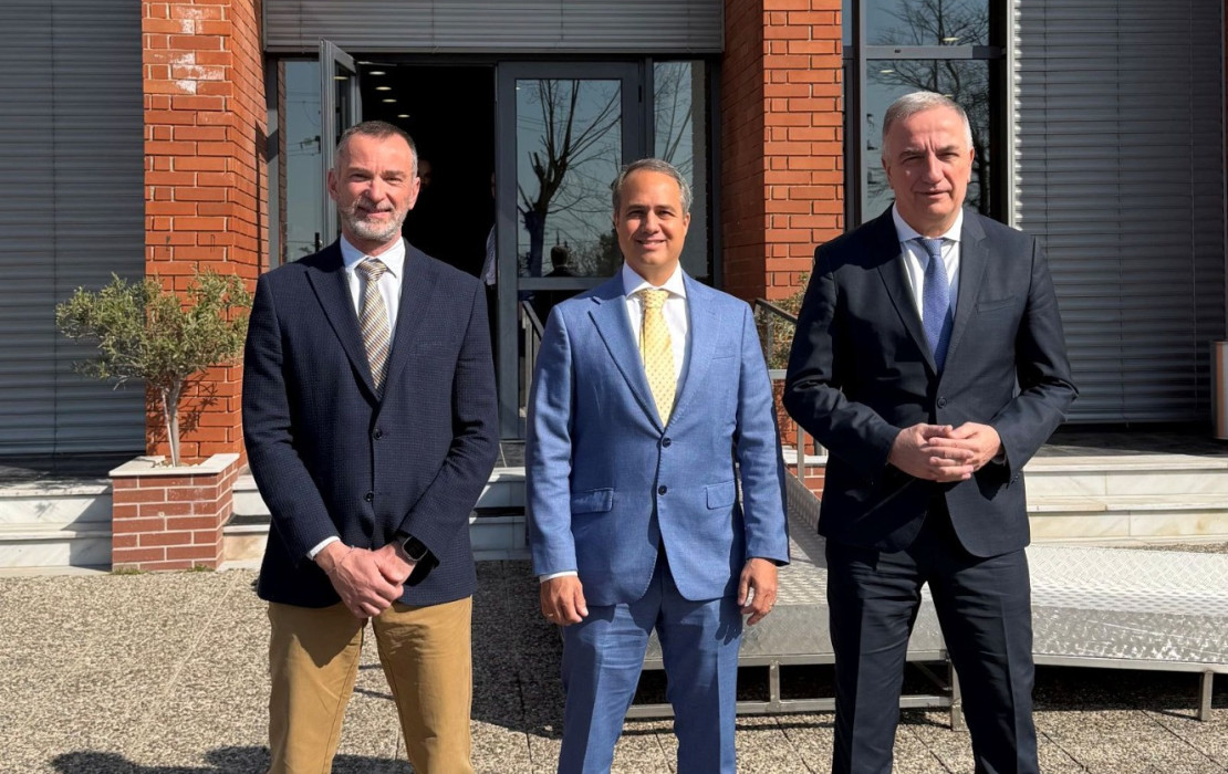 Θεσσαλονίκη: Στο ΕΚΕΤΑ ο πρόξενος των ΗΠΑ, Τζέρι Ισμαήλ - Τον υποδέχθηκε ο Στ. Καλαφάτης