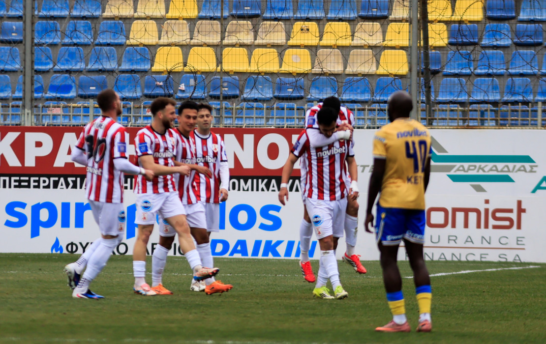 Super League: Ζωντανός με διπλό στην Τρίπολη ο Πανσερραϊκός