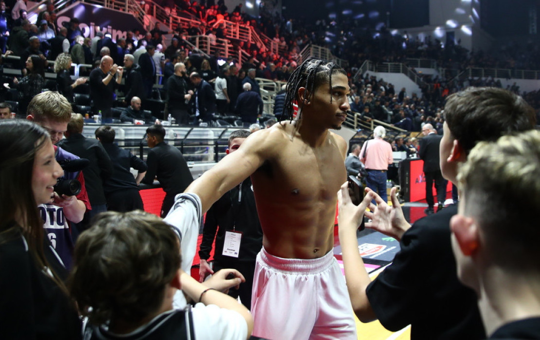 Μπάσκετ: Ο Ταϊρί αποθεώθηκε για την εξαιρετική του εμφάνιση κόντρα στον Άρη (βίντεο)