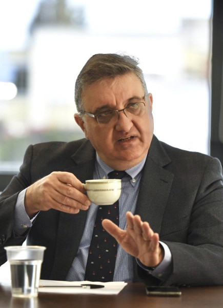 Οι εξελίξεις στον Πανελλήνιο Ιατρικό Σύλλογο, η τύχη των πρώην εργαζομένων στην Εγνατία, τα νέα διόδια στο Νησέλι και η πίτα των πρώην δημάρχων. Γράφει ο Σαλονικιός