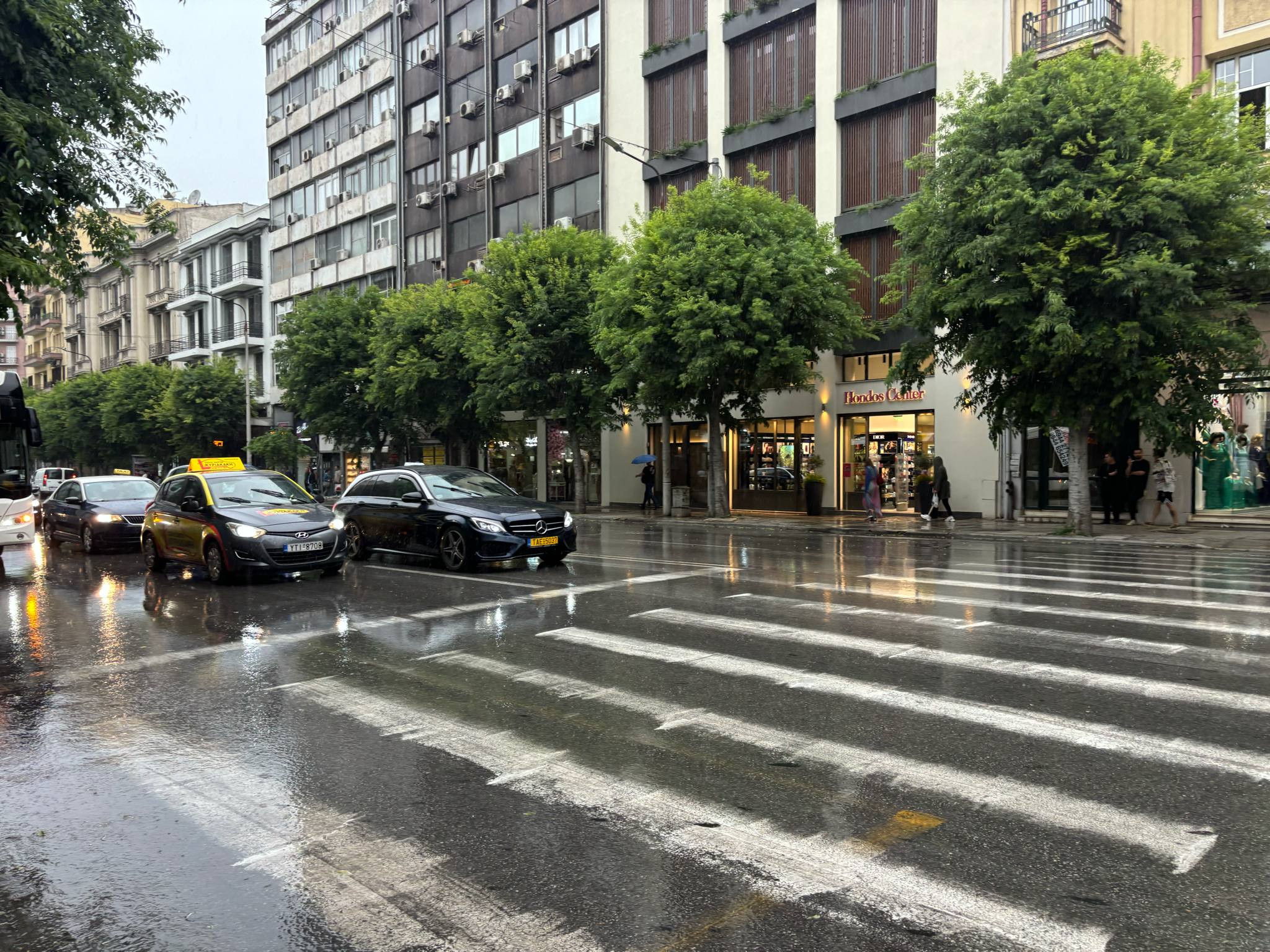 https://www.emakedonia.gr/portal-img/feedimage/228/vroxi-thessaloniki-4.jpg