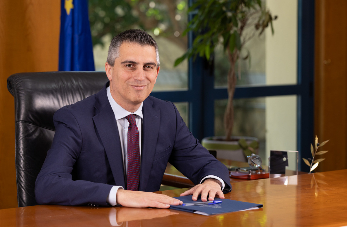 https://www.emakedonia.gr/portal-img/feedimage/238/xristos-dimas-efimerida.jpg