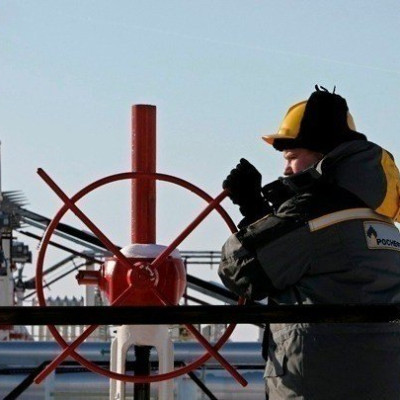 Το brent «έσπασε» το φράγμα των 100 δολαρίων - Υψηλό 4ετίας για το πετρέλαιο λόγω της ανάφλεξης στη Μέση Ανατολή