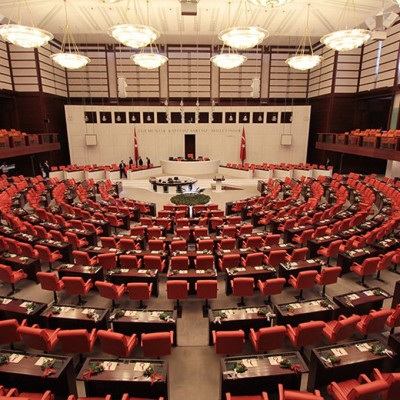 Τουρκία: Επιτροπή του κοινοβουλίου ενέκρινε έκθεση για την προώθηση της ειρηνευτικής διαδικασίας με το ΡΚΚ