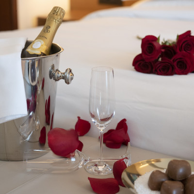 Θεσσαλονίκη: 13 ξενοδοχεία της πόλης καλούν τους ερωτευμένους να γιορτάσουν τον Άγιο Βαλεντίνο στην πόλη