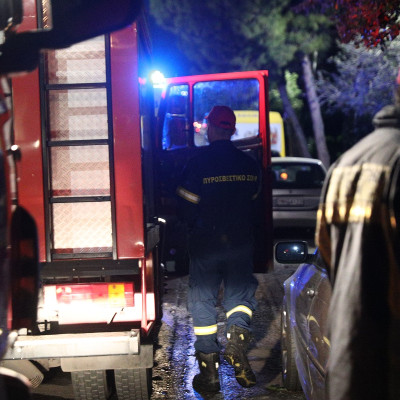 Φωτιά σε ξερά χόρτα στα Μάλγαρα: Κλειστή η Εθνική Οδός λόγω πυκνών καπνών