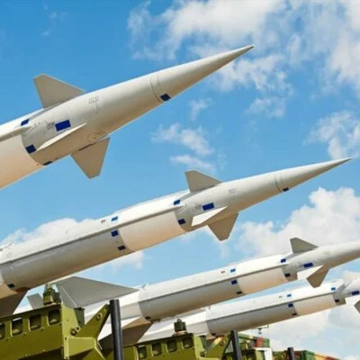 Οι ΗΠΑ εξετάζουν το ενδεχόμενο ανακατεύθυνσης στρατιωτικής βοήθειας από την Ουκρανία στην Μέση Ανατολή