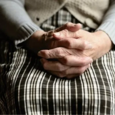 Θεσσαλονίκη: Πώς έπεισαν την 76χρονη να ξεθάψει 100.000 ευρώ από την αυλή της- Στο αυτόφωρο ο 22χρονος