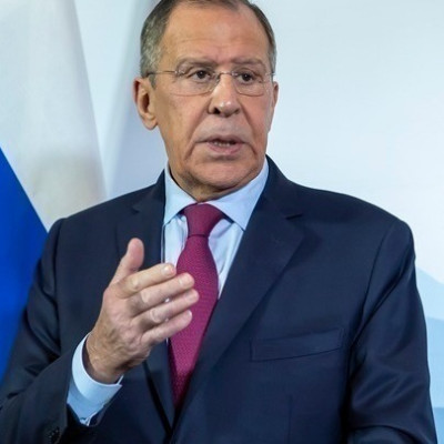 Ο Λαβρόφ παροτρύνει τις ΗΠΑ να σταματήσουν τις απειλές προς το Ιράν