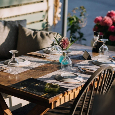 Αφιέρωμα: Best of 2025 | 16+1 από τις καλύτερες προτάσεις για την έξοδο σας στo 2ο πόδι της Χαλκιδικής φέτος το καλοκαίρι, για φαγητό, ποτό, διασκέδαση και όχι μόνο