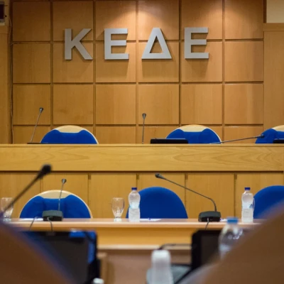 «Καυγάς» για επιπλέον 12.000 ευρώ στον κουμπαρά μεγάλων δήμων - Αλλαγή πλεύσης από την ΚΕΔΕ για χάρη της ενότητας